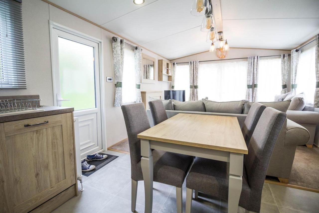 Beautiful 6 Berth Caravan With Decking At Southview Holiday Park Ref 33024O Hotel Skegness Ngoại thất bức ảnh