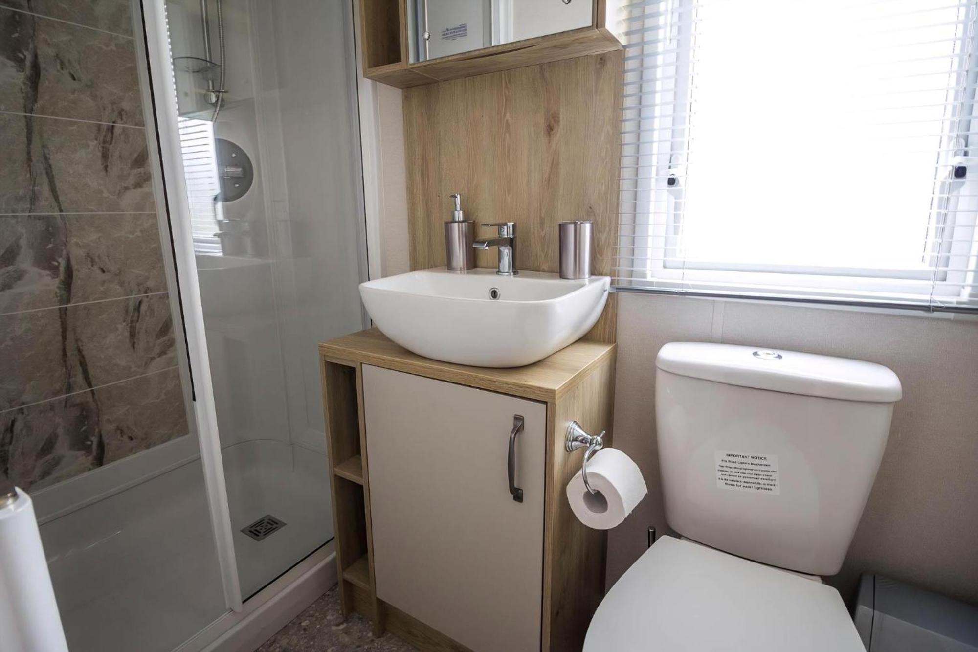 Beautiful 6 Berth Caravan With Decking At Southview Holiday Park Ref 33024O Hotel Skegness Ngoại thất bức ảnh